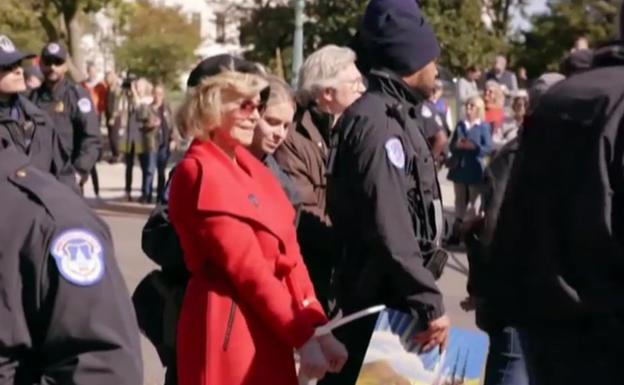 Jane Fonda agradece el BAFTA a toda su trayectoria cuando estaba siendo detenida