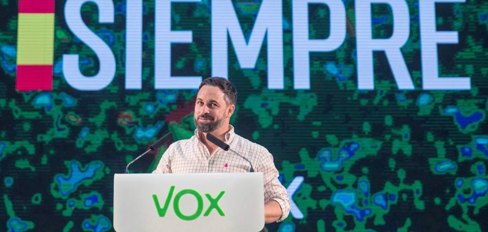 Abascal olvida los complejos para comer terreno a PP y Ciudadanos