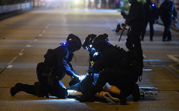 Al menos 200 detenidos y 188 bombas de gasolina incautadas en las protestas en Hong Kong