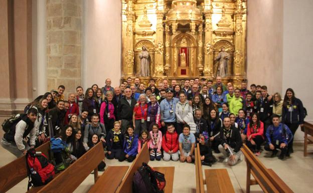 Abrazos en Valvanera con aires de scout