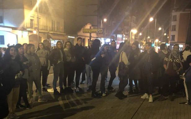 Alrededor de medio centenar de personas se concentran en Logroño contra la sentencia de Manresa