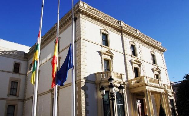 Los 57 puestos de confianza del Gobierno cobrarán 1.871.451 euros al año