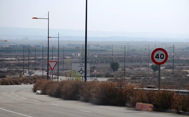 El acceso al polígono del Recuenco, más cerca