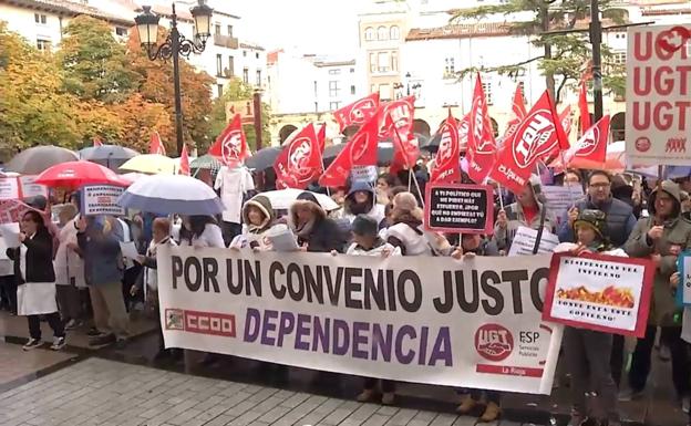 Concentración en Logroño por un «convenio digno» en el sector de dependencia