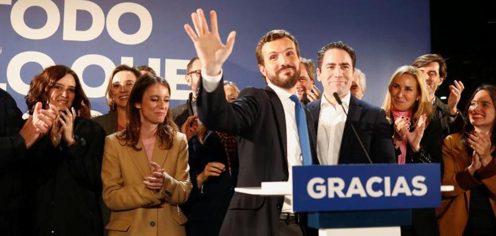 El PP celebra una subida empañada por Vox