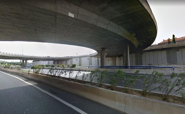 Un joven de 24 años herido en un accidente en la circunvalación logroñesa