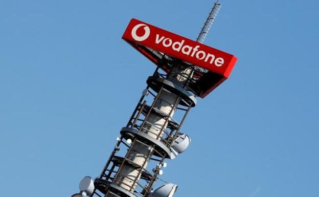 Los ingresos de Vodafone caen un 8% en España, pero comienza a recuperar clientes