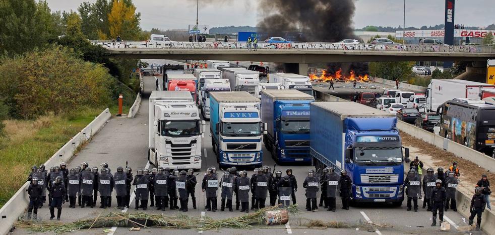 Mossos y Policía Nacional vuelven a actuar juntos para desalojar la AP-7