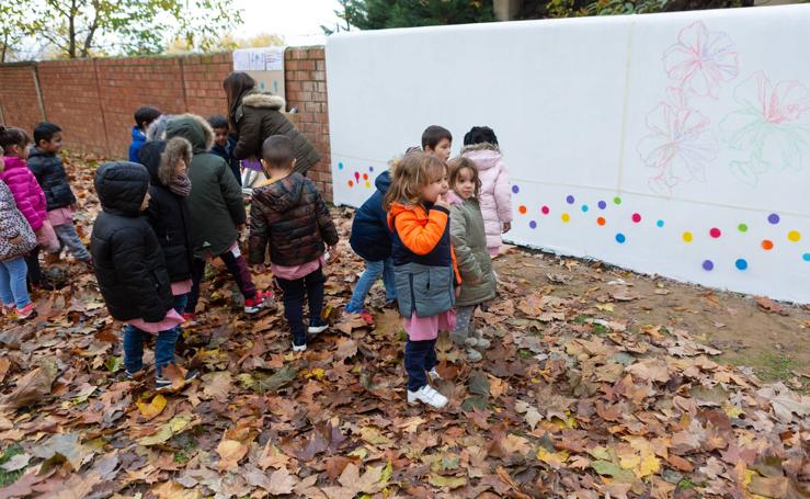 Escolares de Logroño pintan un mural en General Urrutia por las víctimas machistas