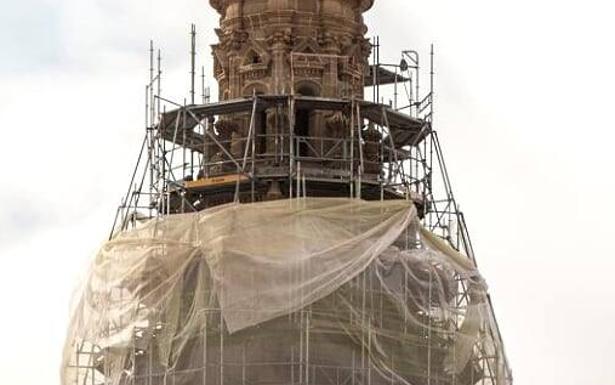 Comienza el desmontaje del andamiaje de la torre exenta de la catedral de Santo Domingo