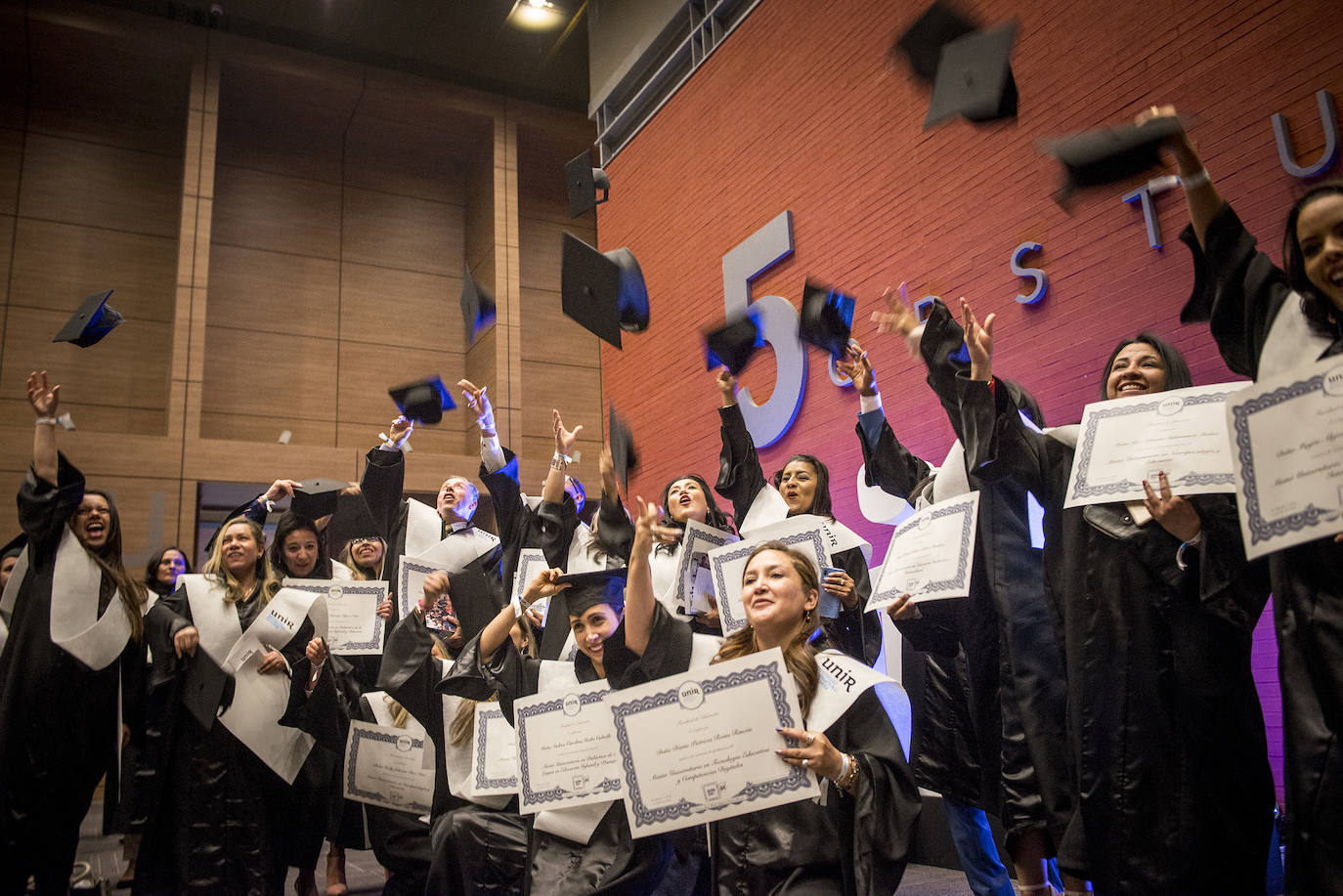 La sexta graduación de la UNIR en Colombia reúne a más de 3.000 personas