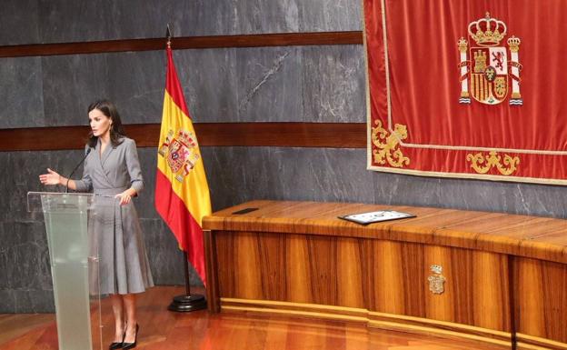 La Reina anima a combatir la violencia de género con la ley y la educación