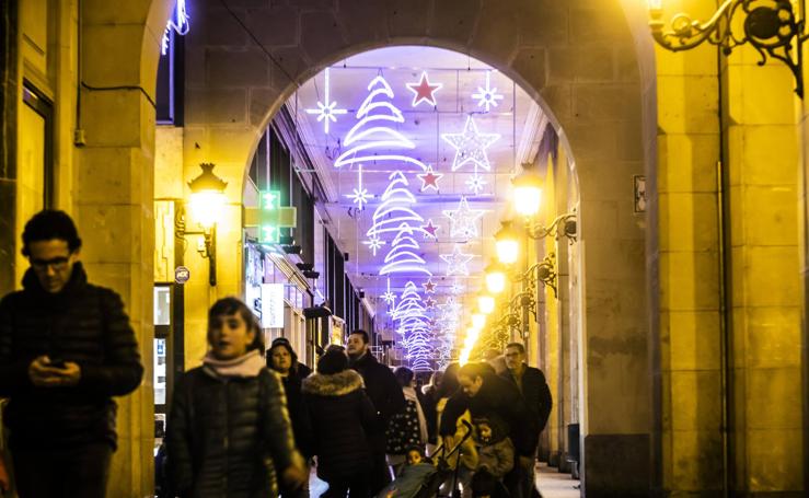 Las luces de Navidad iluminan Logroño