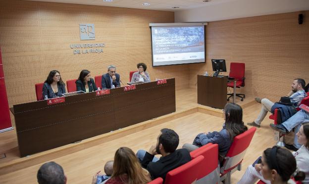 ... y el bebé de la directora general