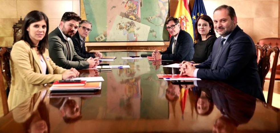 PSOE y Esquerra acuerdan activar «la vía política» para resolver el conflicto catalán