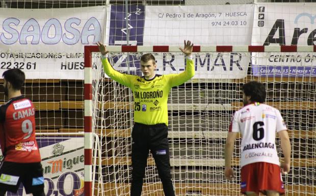 Sergey Hernández da una agónica victoria al Ciudad de Logroño