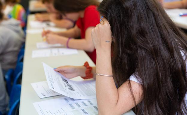 IU pide dedicar el ahorro del cheque de Bachillerato a reducir la tasa de la EBAU