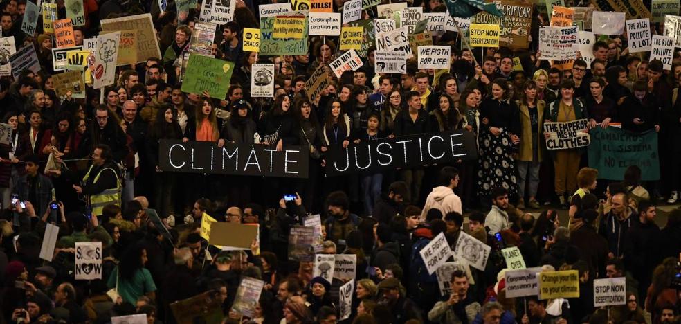 Un grito desesperado contra la «emergencia climática» atruena en las calles de Madrid