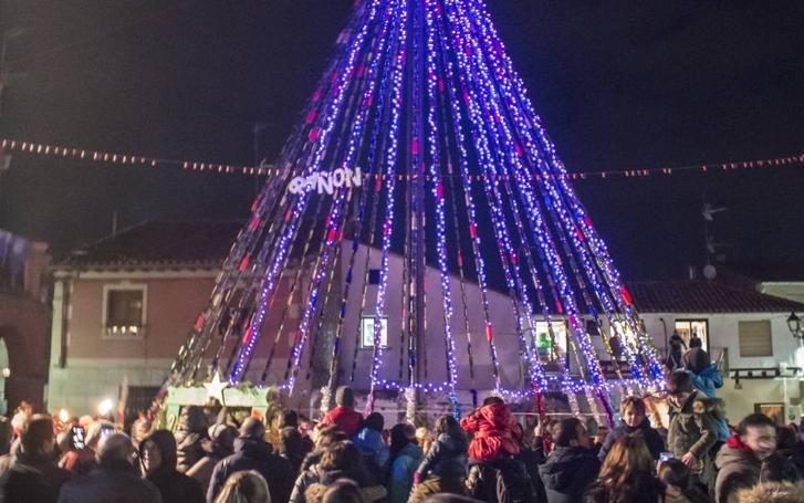 Grañón inaugura su 'particular' árbol de Navidad