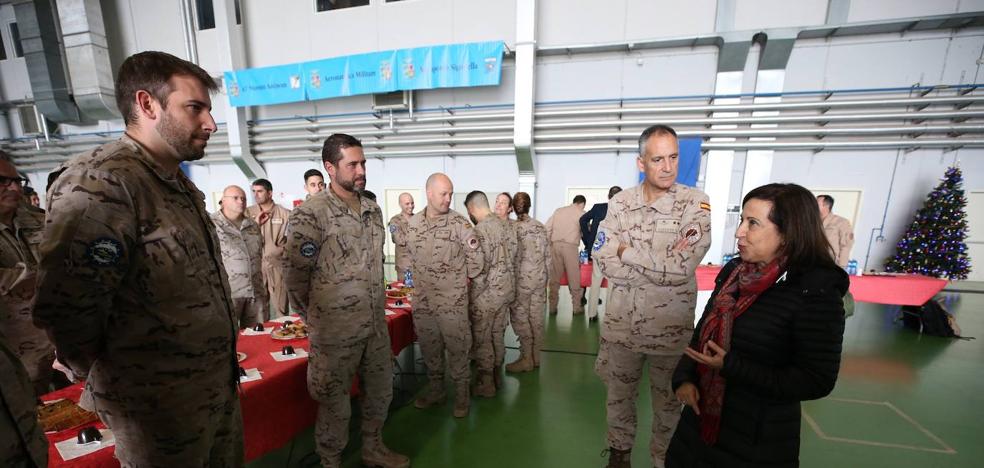 Margarita Robles felicita la Navidad a los militares españoles que combaten el tráfico de personas en el Mediterráneo