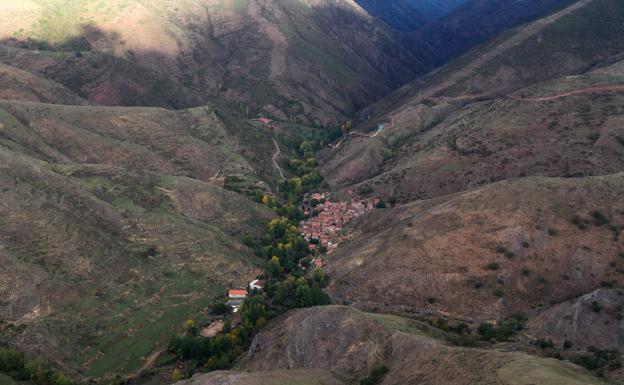 Ecologistas en Acción denuncia que el polideportivo de Viniegra de Arriba provoca desmontes en una zona protegida