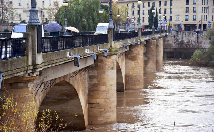 Las crecidas del Ebro y el Iregua, en imágenes