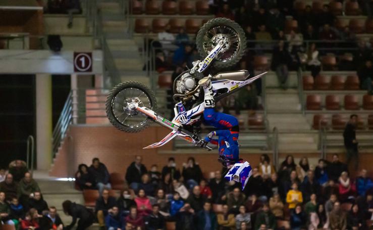 Las motos vuelan en La Ribera