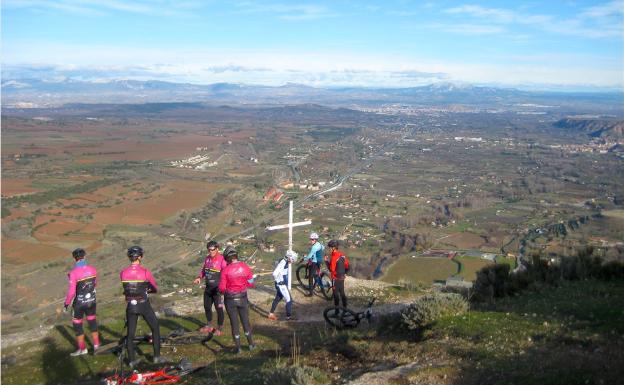 Ascensión a Peña Bajenza por Viguera y la senda de Miraflores