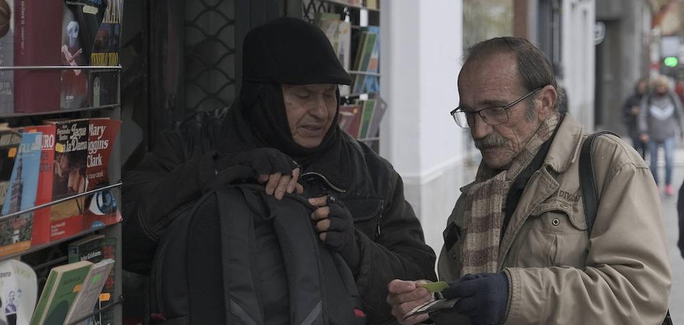 La lucha contra la soledad va por barrios