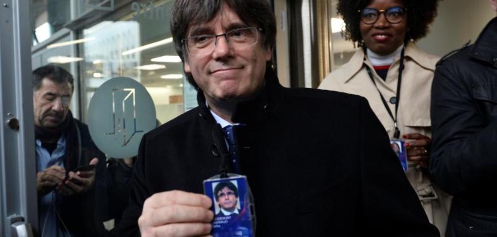 Puigdemont pide que Llarena desactive la euroorden y dé un paso a un lado