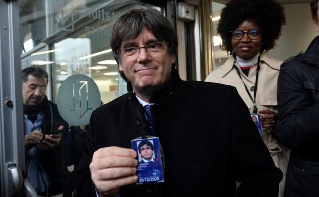 Puigdemont pide que Llarena desactive la euroorden y dé un paso a un lado