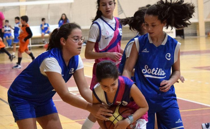 Las imágenes del viernes del Torneo Canteras de baloncesto