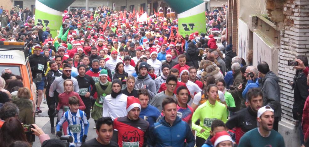 Más de 800 personas dan color a la San Silvestre de Alfaro