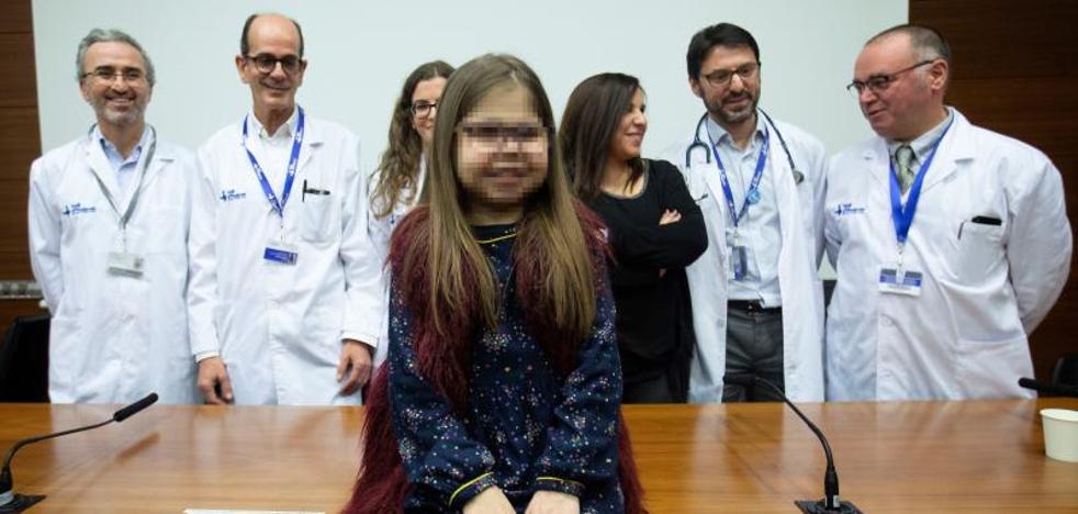 Una niña de 10 años, primera triple trasplantada de corazón, hígado y riñón