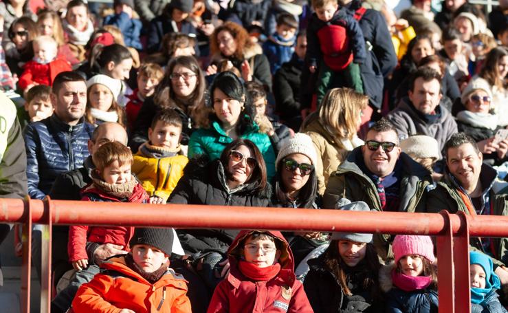 Los niños esperan a los Reyes en Las Gaunas