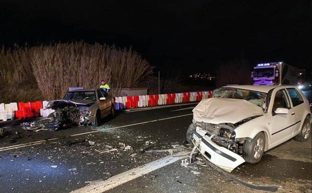 Cinco heridos en una colisión que obligó a cortar la N-111 en Lardero