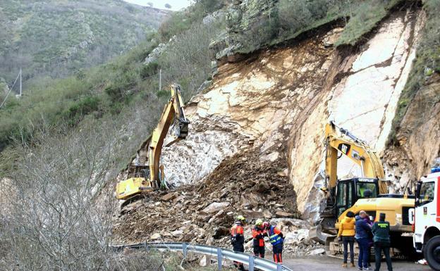 Los forestales se encargarán del traslado del personal sanitario a los municipios afectados por el corte en la LR-113