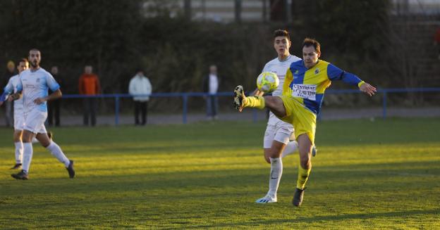 El Arnedo gana sin brillo para seguir en la pomada