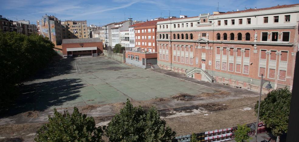 El Ayuntamiento da un paso más para que se pueda edificar «cuanto antes» en el solar de Maristas