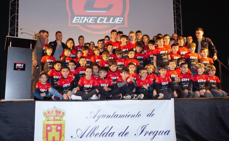 Presentación del equipo BH Templo Cafés UCC de bicicleta de montaña