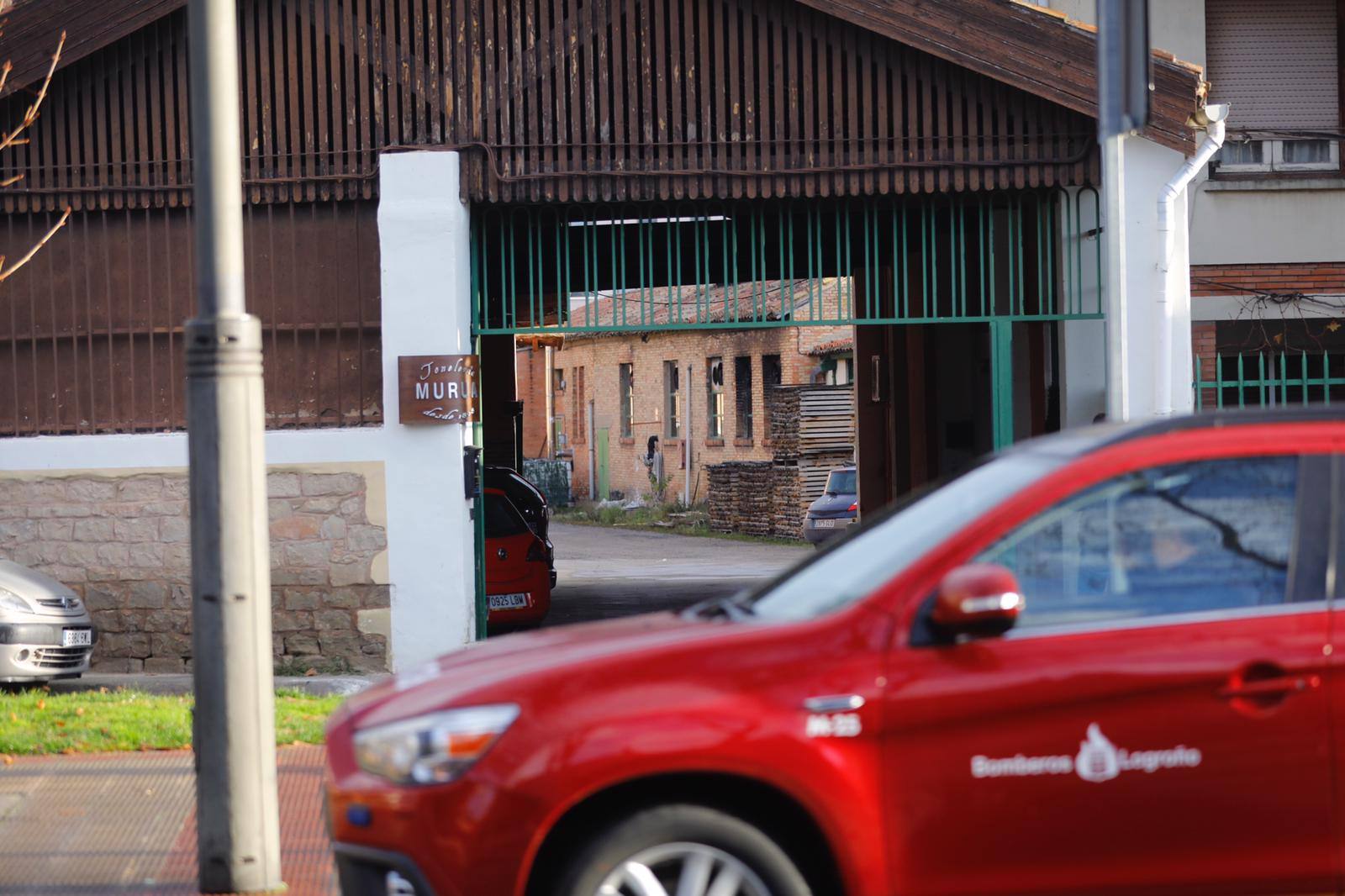 Arde de madrugada un pabellón de Tonelería Murúa, en Logroño