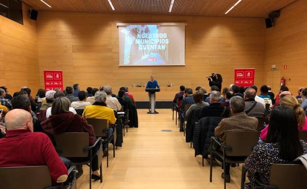 Andreu se compromete a establecer una financiación municipal basada en «criterios objetivos» y libre de «sectarismos»