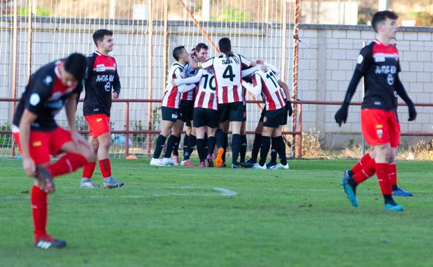 La lucha por el campeonato es cosa de dos