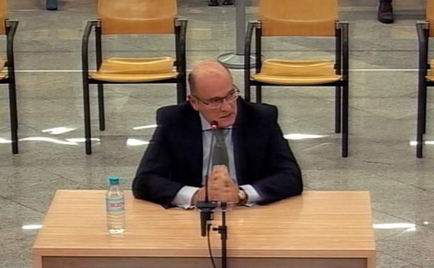 De los Cobos admite que el Gobierno de Rajoy se dejó «engañar» por los Mossos el 1-O