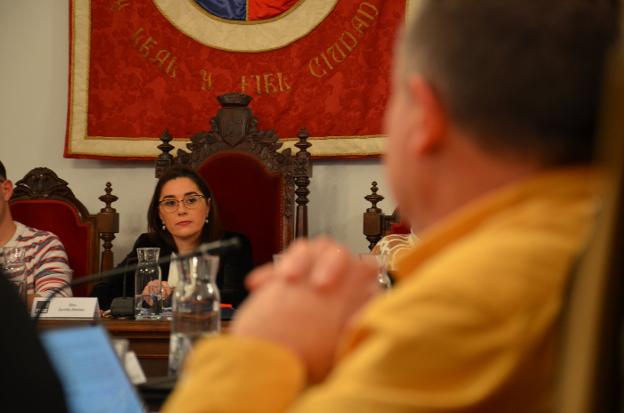 El acuerdo de gobierno entre PSOE e IU dibuja dos bloques en el Ayuntamiento