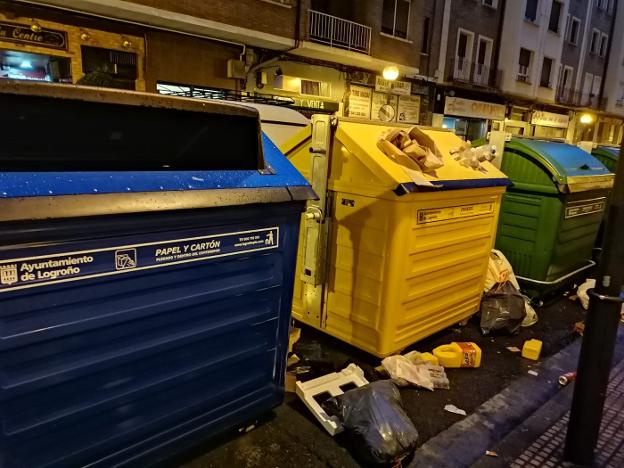 La guindilla: Calle sucia «por falta de servicios adecuados»