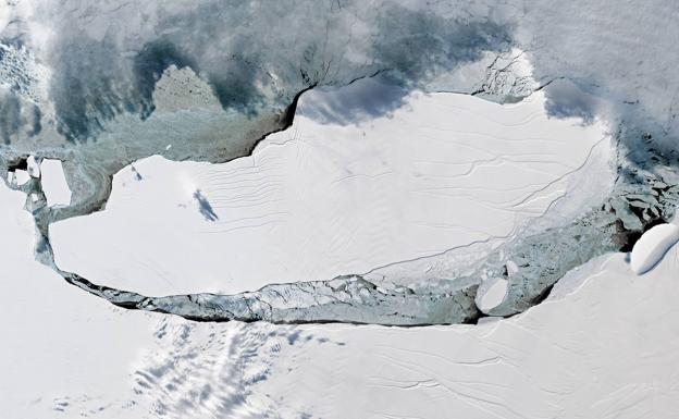 El iceberg más grande del mundo se adentra en el océano Austral