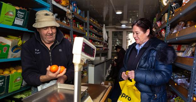 Los supermercados móviles suplen la falta de tiendas en los pueblos