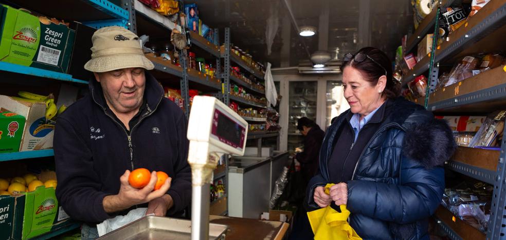 Los supermercados móviles suplen la falta de tiendas en los pueblos