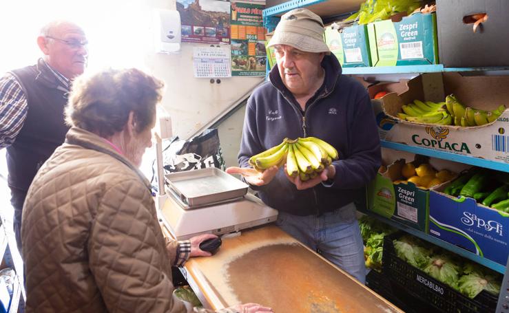 Los supermercados móviles de muchos pueblos riojanos